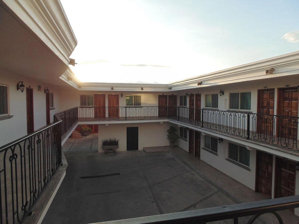 Hotel Hacienda Ciudad Guzman Exteriör bild